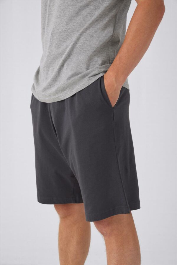 Sport broek met elastische tailleband.