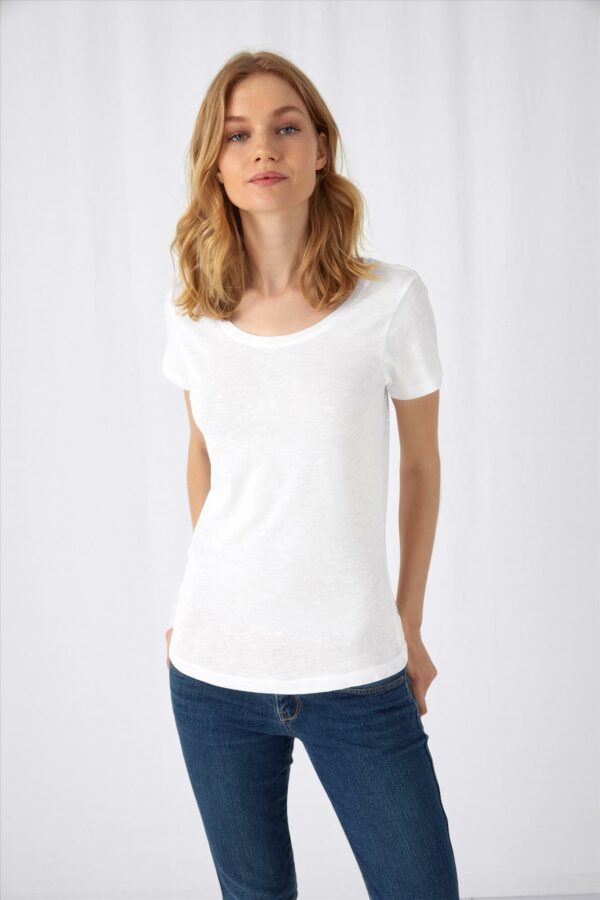 Dames T-shirt van slubkatoen met een sierlijk minimalistisch ontwerp leent zich voor elke gelegenheid.