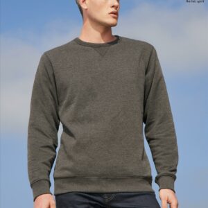 Sweatshirt met set-in mouwen en een X-detail stiksel aan de voorkant. ""Low shrinkage fabric"" (LSF).