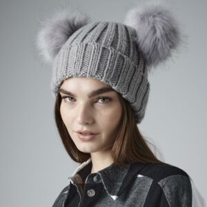 Sumptuous heavy ribbed knit. Cuffed design for optimal decoration. Removable faux fur pom poms. Tear out label.