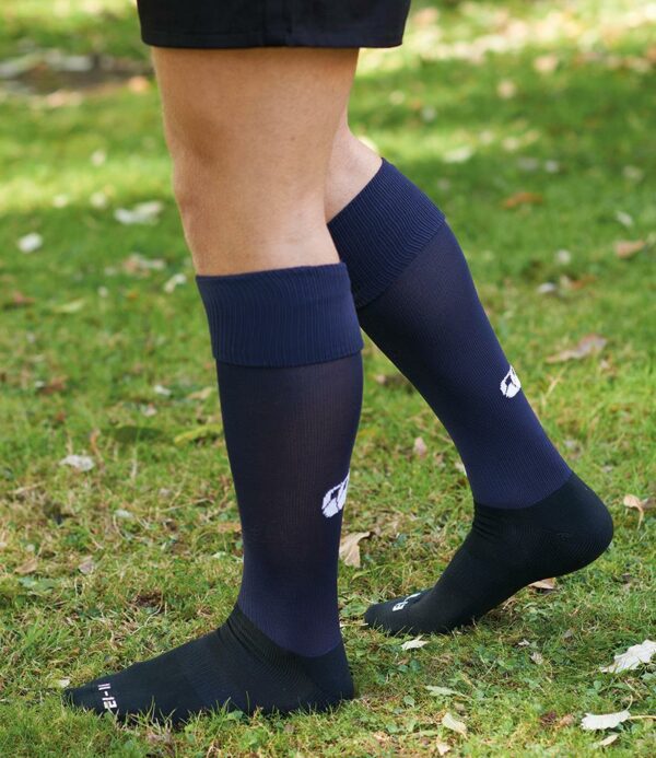 Knee high with rib opening. Hard wearing with a comfortable cushioned foot. Branding on back of leg.