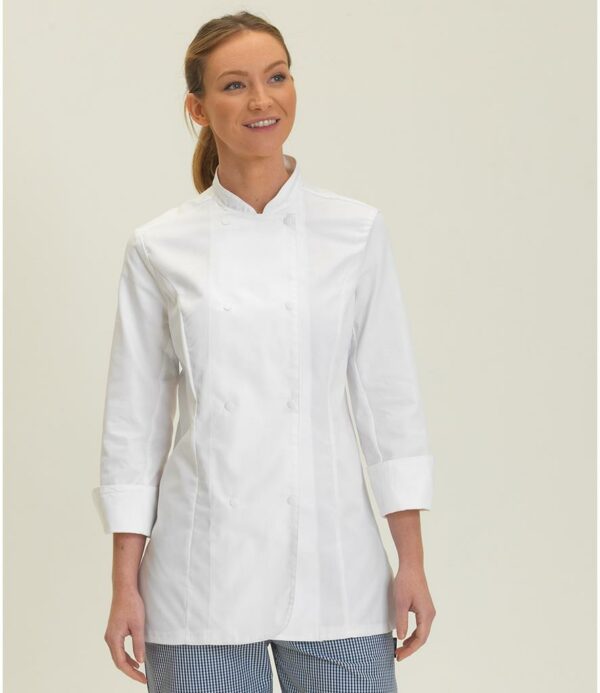 White 50% recycled polyester/50% cotton.Black 65% recycled polyester/35% cotton.Three panel back and shaped front.Mandarin collar stand.Stud closure.Left sleeve pocket.Turn back french cuffs.65°C wash.Branded tab on left sleeve and right side seam.Available in short sleeves DE006.
