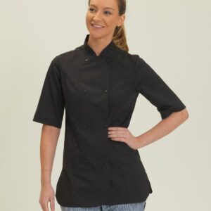 White 50% recycled polyester/50% cotton.Black 65% recycled polyester/35% cotton.Three panel back and shaped front.Mandarin collar stand.Stud closure.Vented cuff.65°C wash.Branded tab on right side seam.Available in long sleeve DE005.