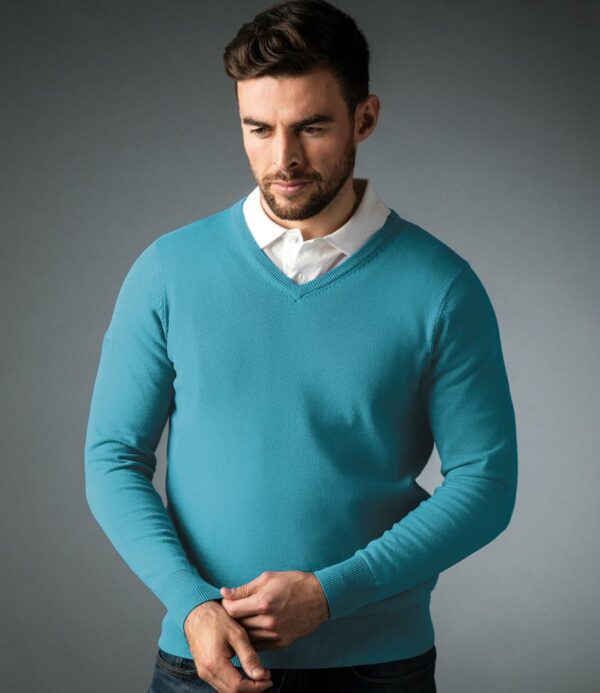 "12 gauge. Set in sleeves. Supersoft and lightweight. Breathable. Ribbed knit neck