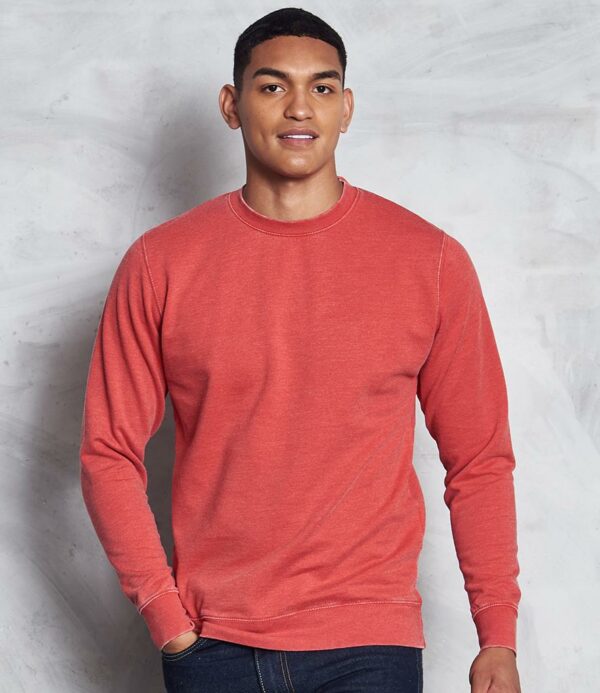 "Soft cotton faced fabric. Brushed back fleece. Washed effect. Drop shoulder style. Fashion fit. Ribbed collar