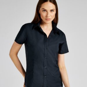 Easy iron fabric.Fused stand up collar.Self colour buttons.Front and back darts.Back yoke.Curved hem.50°C wash.Available in long sleeve K361.