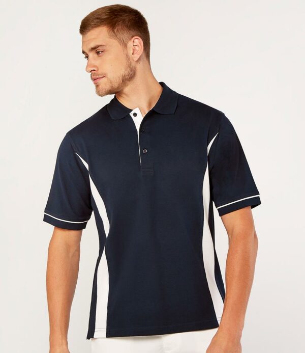 Classic fit.Contrast taped neck.Three button placket.Contrast piping at hemmed sleeves.Contrast side panels