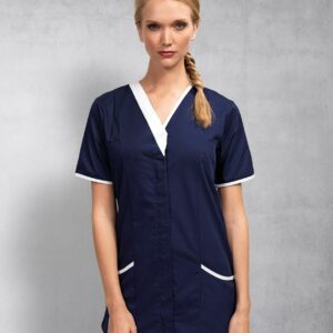 Easy care fabric. V neck with contrast trim. Covered front zip fastening with popper fastening above. Side and back pleats for fitted styling. Curved front pockets with contrast piped edge. Two PU lined pen pockets. Industrial laundry 85°C. Domestic wash 60°C.