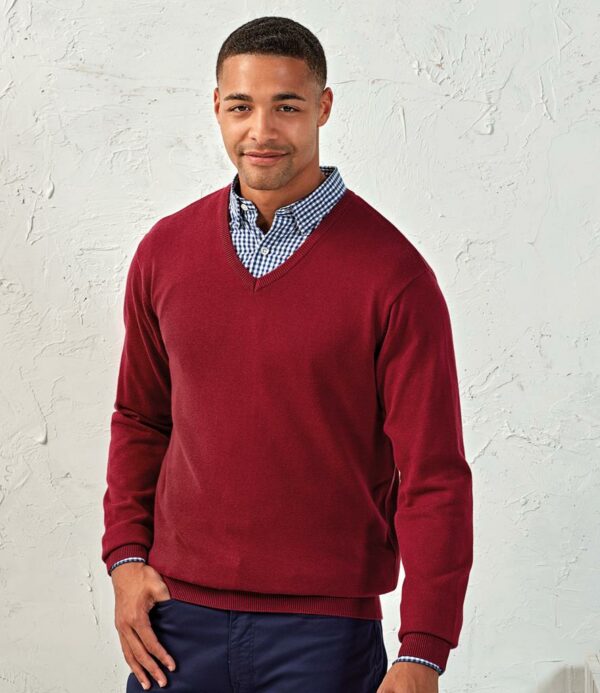 12 gauge.Easy care.Fine knit.Set in sleeves.Soft feel and contemporary styling.Machine washable at 40°C.