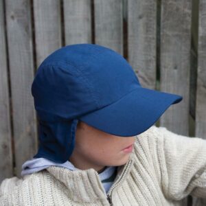 5 panel. Low profile. No centre seam. Pre-curved peak. Ear and neck protection. Drawcord size adjustment.
