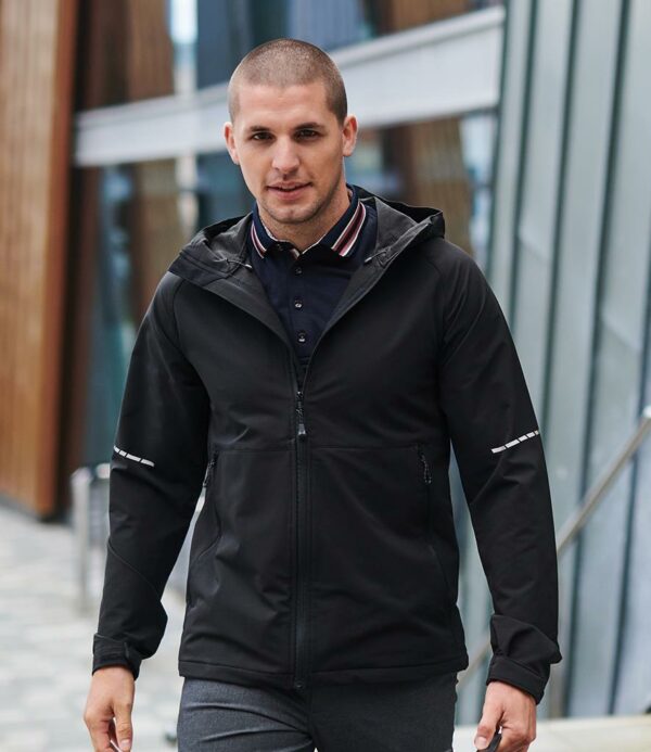 Woven stretch polyester outer with a soft reverse. Showerproof and breathable. Quick drying and moisture wicking. Grown on technical adjustable hood. Full length zip with chin guard and inner zip guard. Two front zip pockets. Tear release adjustable cuffs. Drawcord hem. Reflective detail on sleeves and centre back hem. Cut out label.