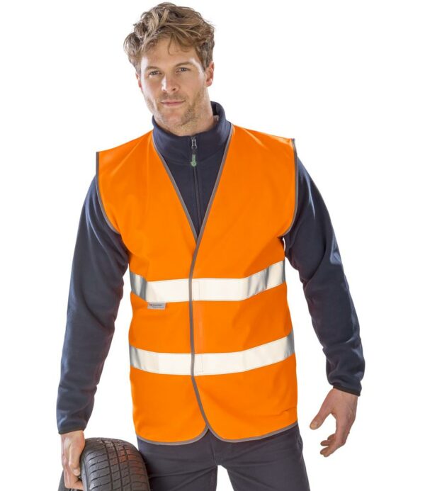 Conforms to EN ISO 20471: 2013 + A1: 2016 class 2. 89/686/EEC directive. Grey polyester bound edges. 3M™ reflective bands around the body. Tear release front closure. Generous in size allowing to be worn as an over garment.