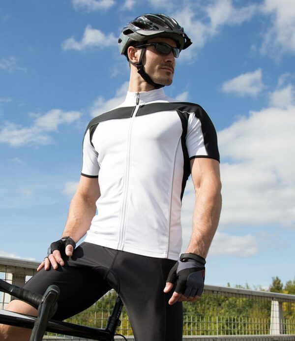 "Cool-Dry© textured performance fabric. Lightweight and quick drying. Full length zip. Three pockets on back
