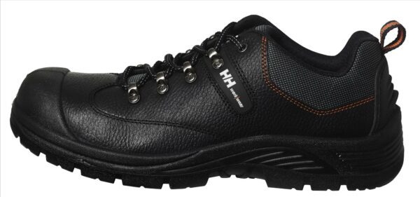 Lage leren schoen voorzien van teenbescherming van lichtgewicht composietmateriaal en een zool die bescherming biedt tegen doorboring van niet-metalen spijkers.